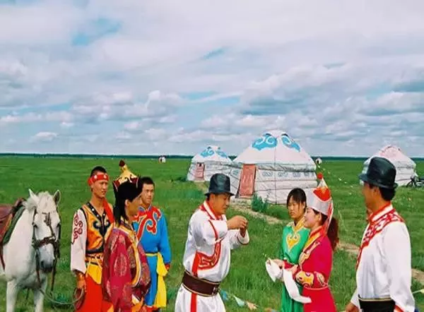 蒙古人最爱什么颜色？