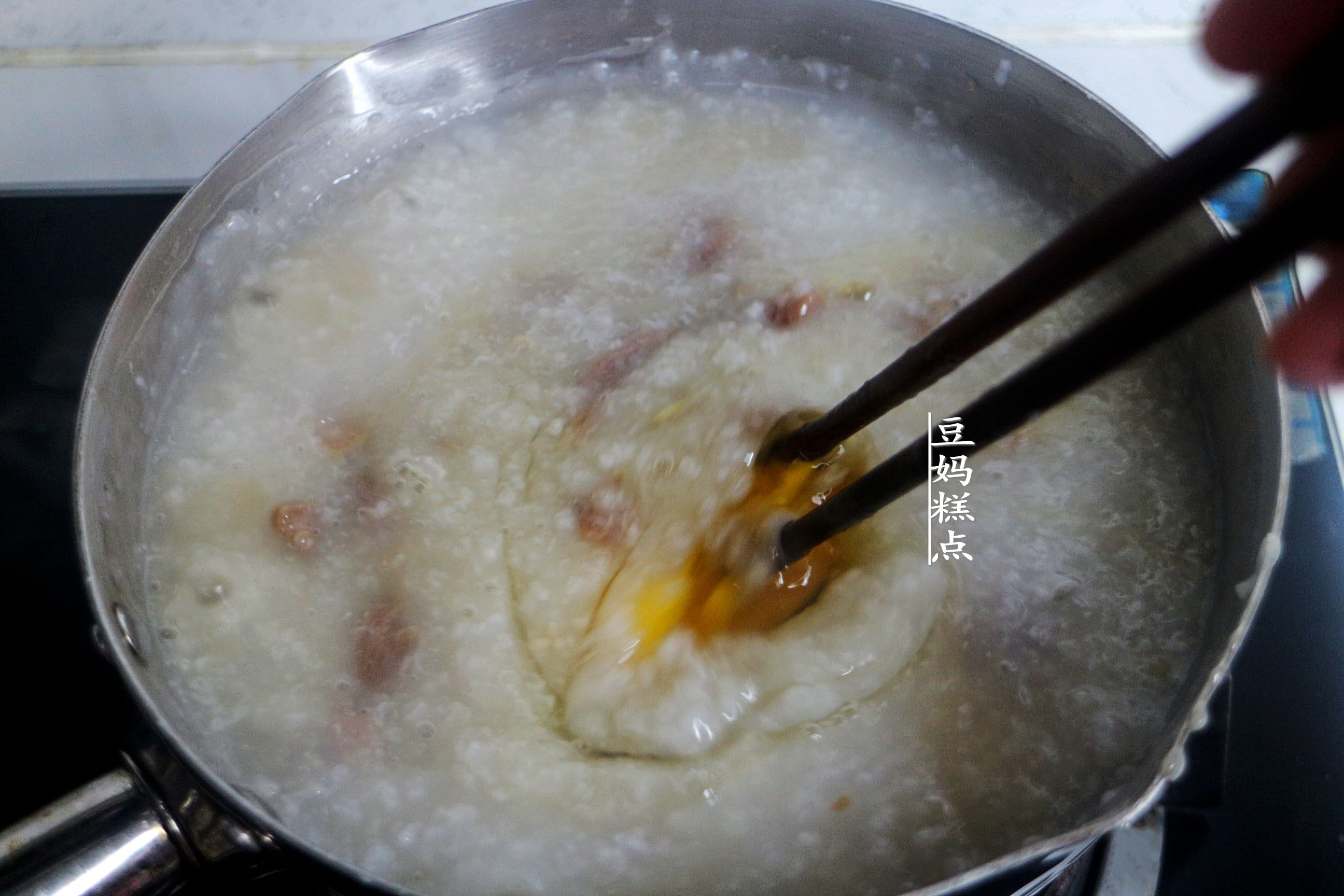 經典廣式牛肉粥的做法，只需10分鐘，肉嫩粥滑