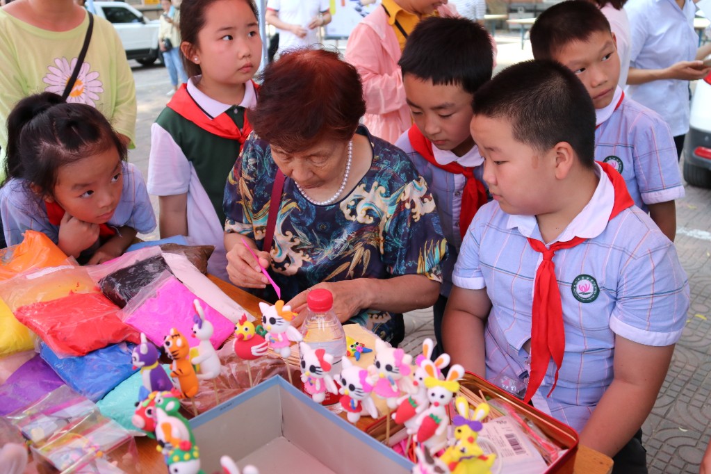 陜州外國(guó)語(yǔ)學(xué)校怎么樣?非遺進(jìn)校園(圖1)