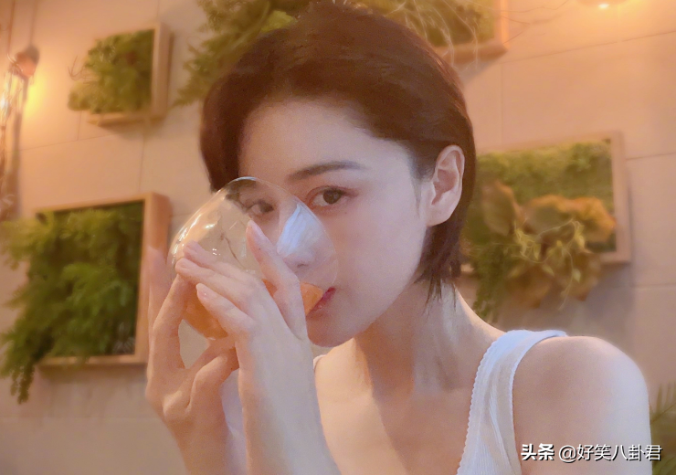 张馨予宣布减肥，169身高体重怕过百，清瘦女明