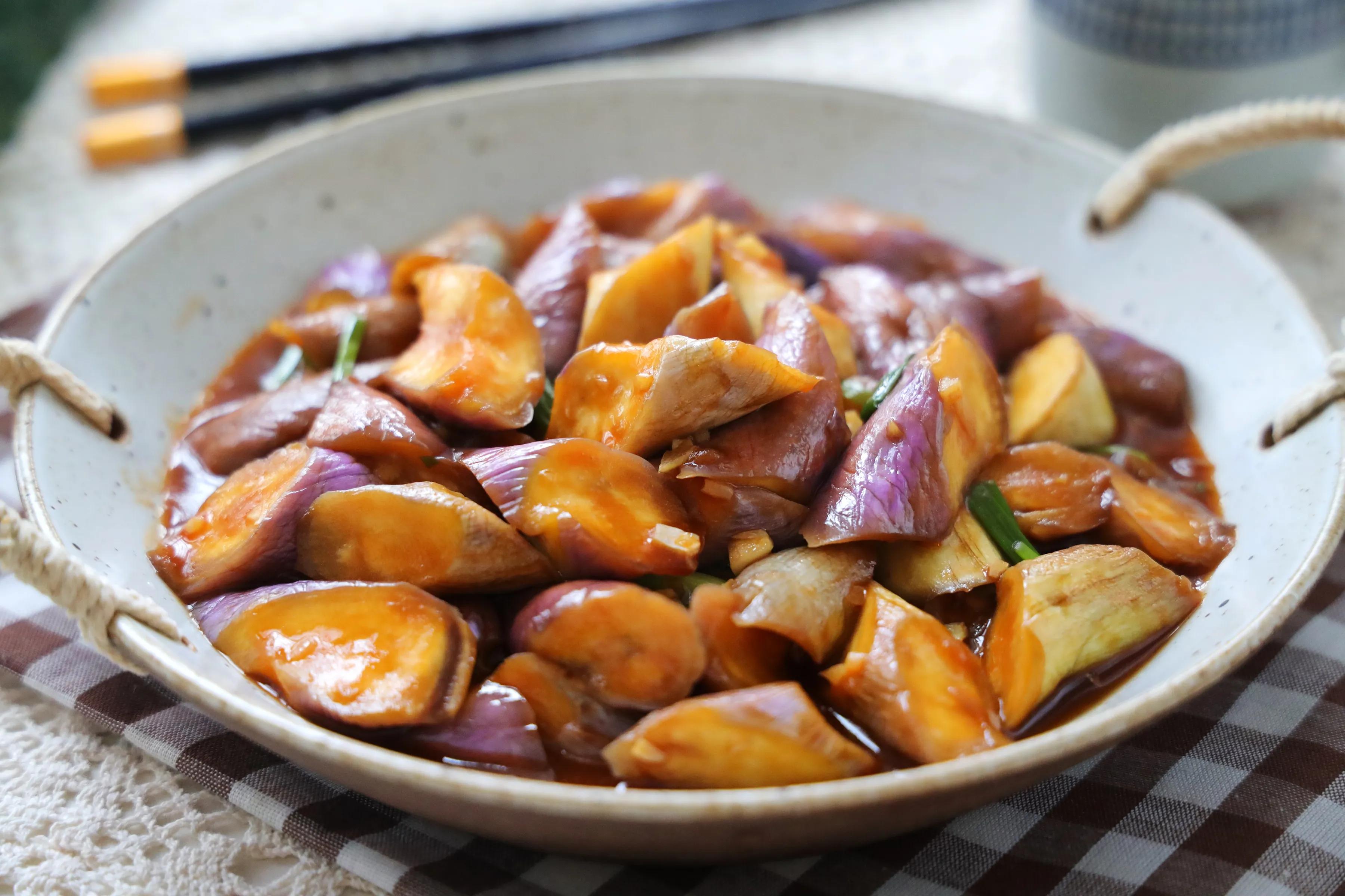 自從學會茄子這個做法，茄子再也不要過油了，一碗醬汁又香又下飯