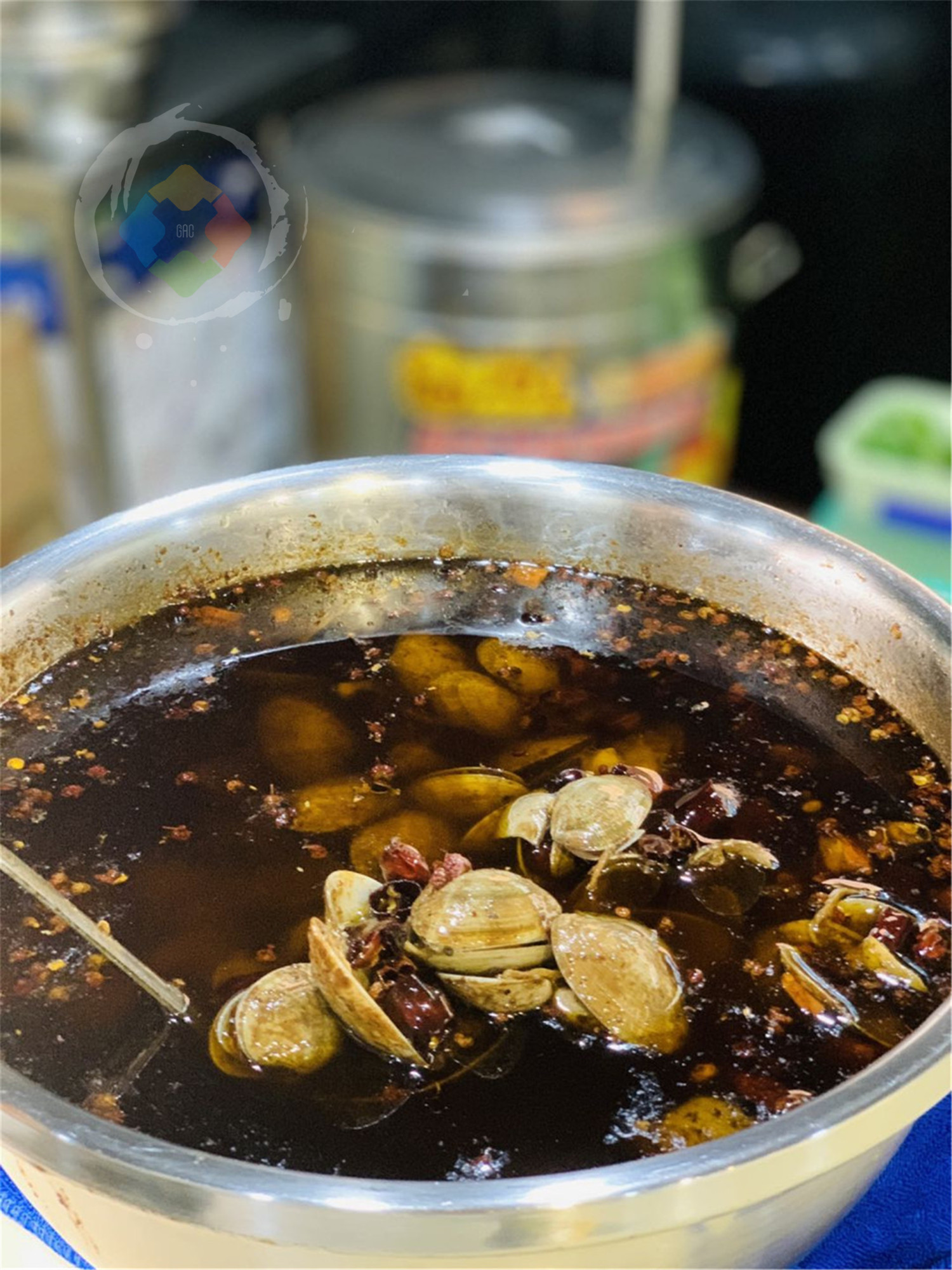 重庆小巷美食攻略：一碗冷吃辣子鸡米线，比重庆小面还好吃