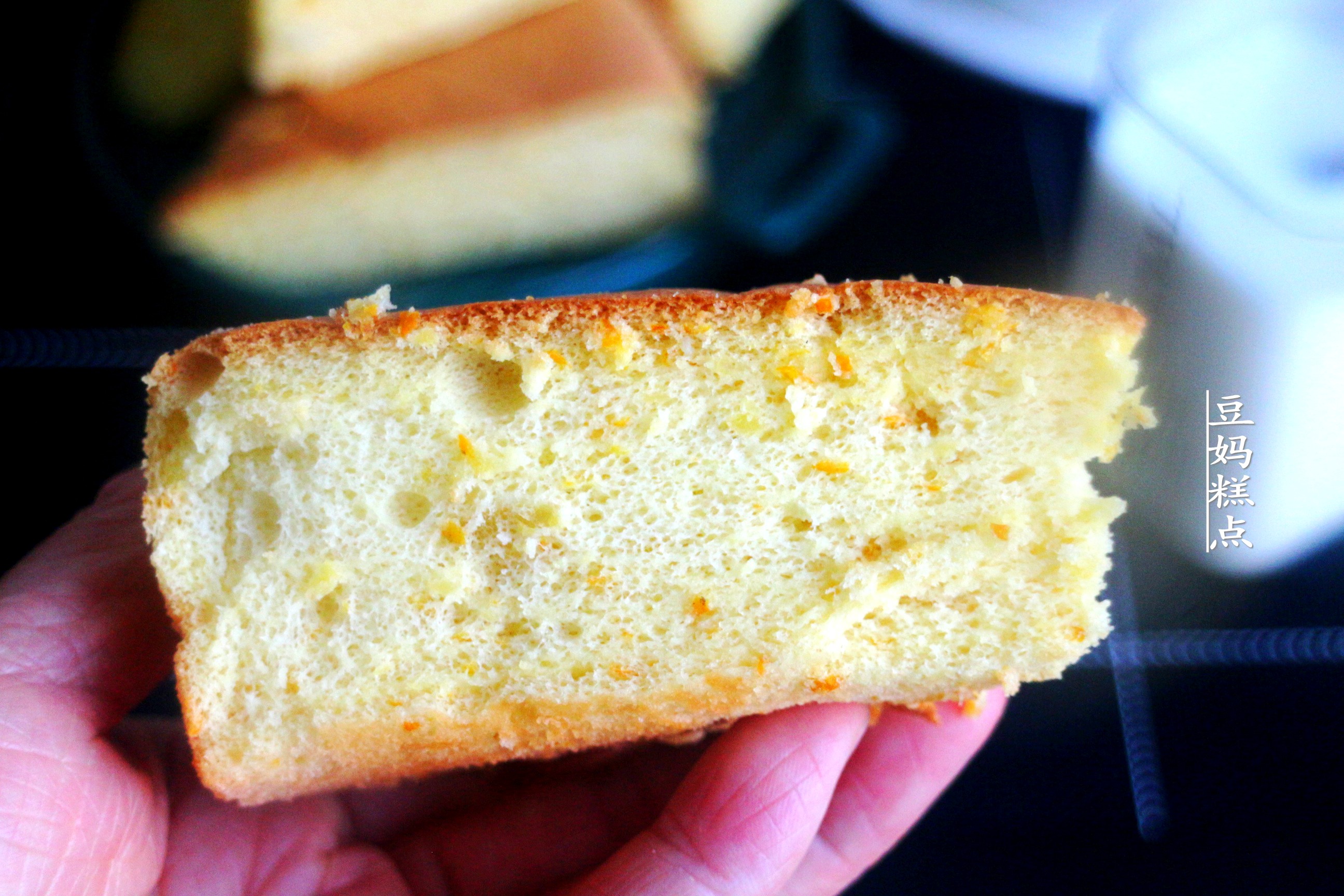 冬天，買2個橙子做蛋糕，口感柔軟清新，滿屋都是香氣