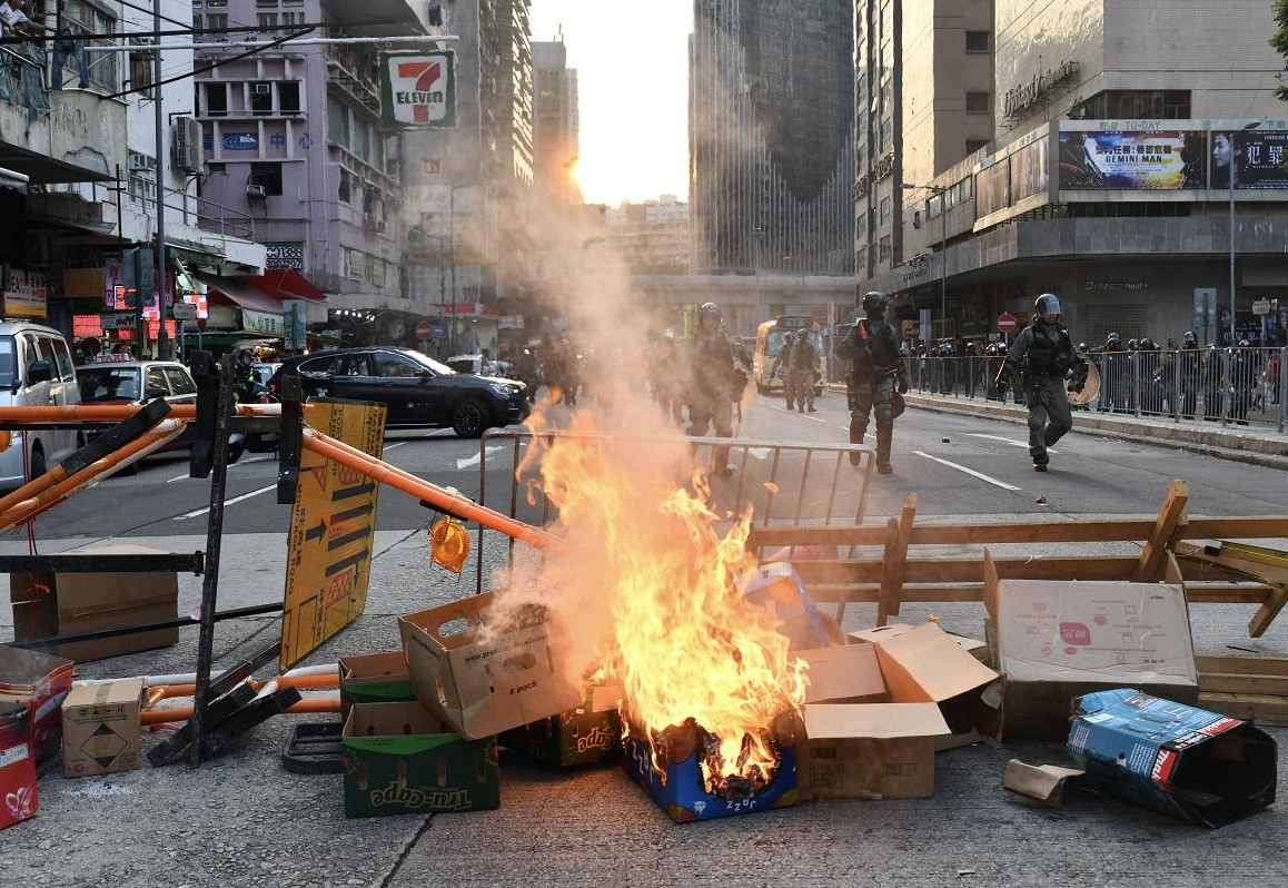 蔡英文�精神分裂�？ 自己一團糟，還力挺香港民主