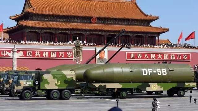 美军机三度降落台湾，中国该亮剑了