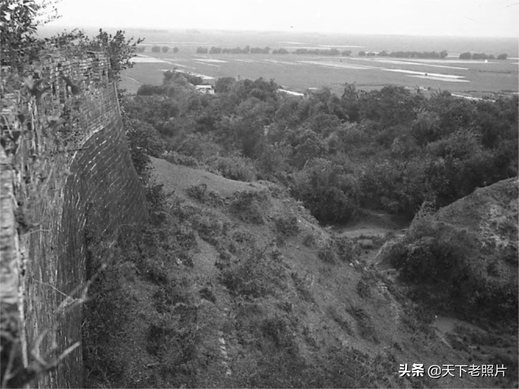 1932年广东雷州老照片  90年前的雷州古城墙及街景