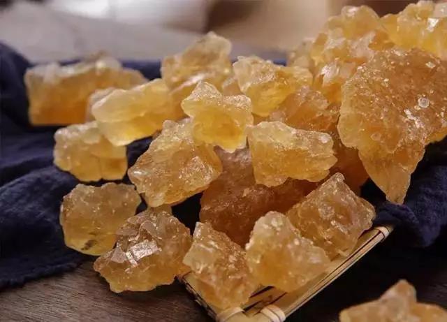 同样是冰糖，白冰糖和黄冰糖的区别很大，弄懂了再买不吃亏