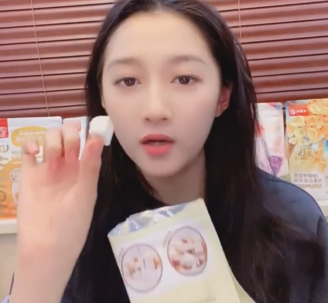 别人早餐都喝豆浆牛奶，看清关晓彤早餐吃啥，刷新对女明星认知