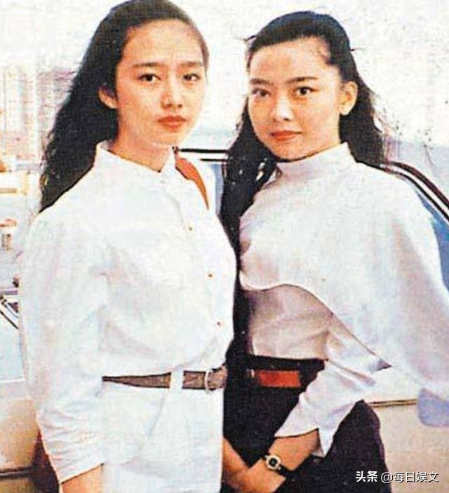 “四大天王”刘德华小姨子晒全家福，素颜堪比女星比姐姐漂亮太多