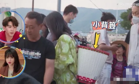 40岁柳岩称女星要高冷，不能接地气？曾因没擦香水被经纪人羞辱