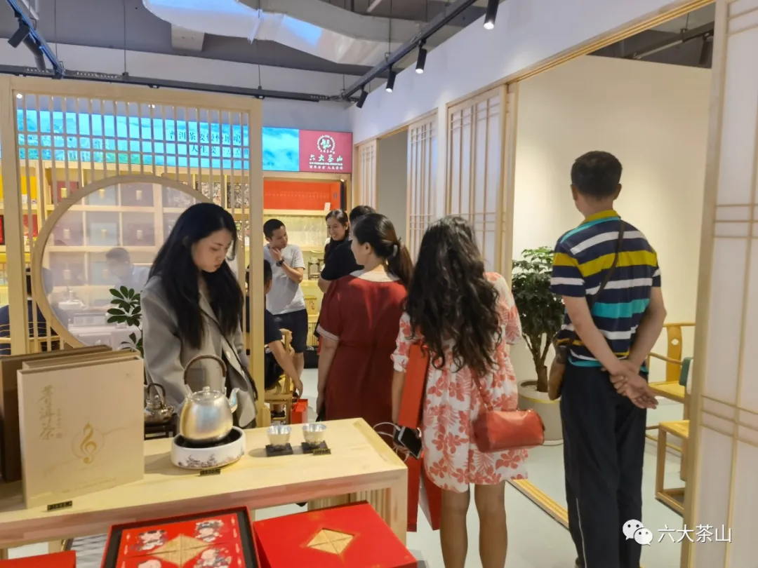 热烈祝贺!六大茶山重庆两江茶城专营店开业大吉