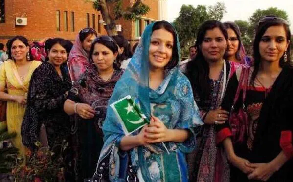 巴基斯坦人：终于盼到中国朋友来了，庄稼有救了！