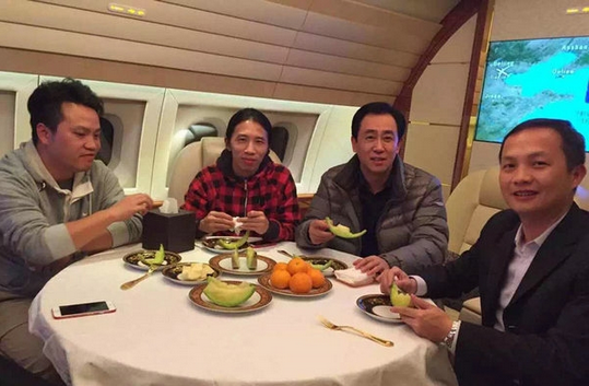 王健林后又一个首富走出困境，一年还债2千亿，还大赚了314亿
