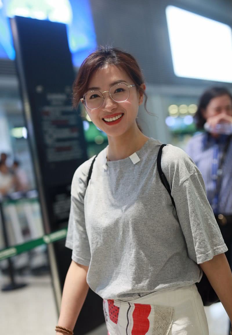 事业巅峰时怀孕，产子后娱乐圈纷纷送上祝福，