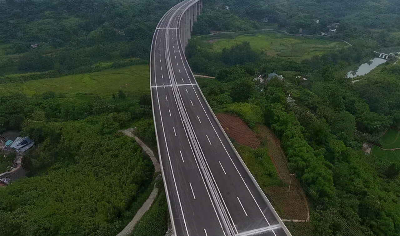 四川在建一条高速公路，长270千米，助九寨沟进入“高速”状态