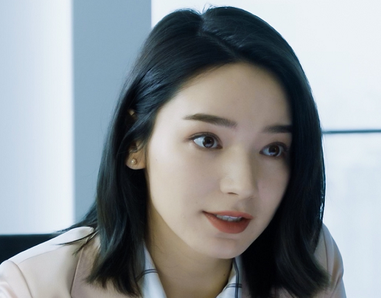 《暴风眼》代斯演技很好，颜值也不输热巴，遗憾的是总是演配角