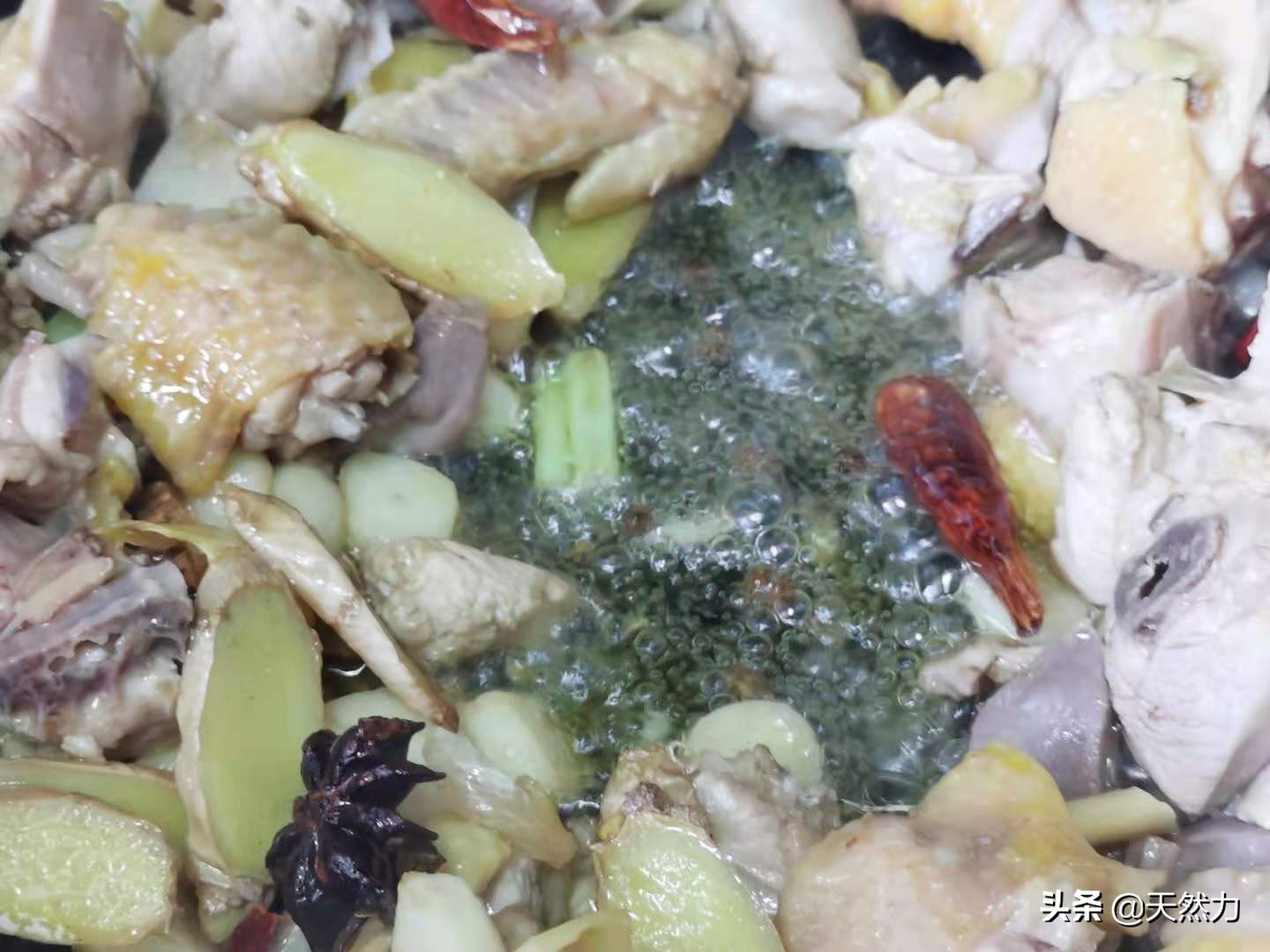 炒鸡简单又好吃的正确做法，不柴不腥，鸡肉滑嫩入味，超下饭