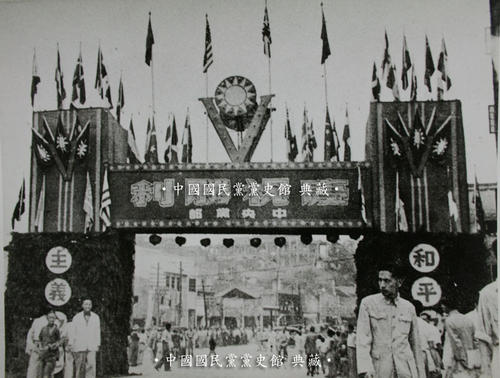 奉命长期潜伏在蒋介石身旁的三名地下党，从未暴露身份，他们是谁