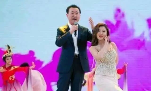 万达“独一无二”女秘书曝光，只服务王健林，