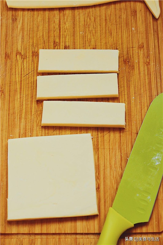 The cake of strawberry Napoleon, build midsummer girl heart, delicious desert is not afraid of fat, happy the most important