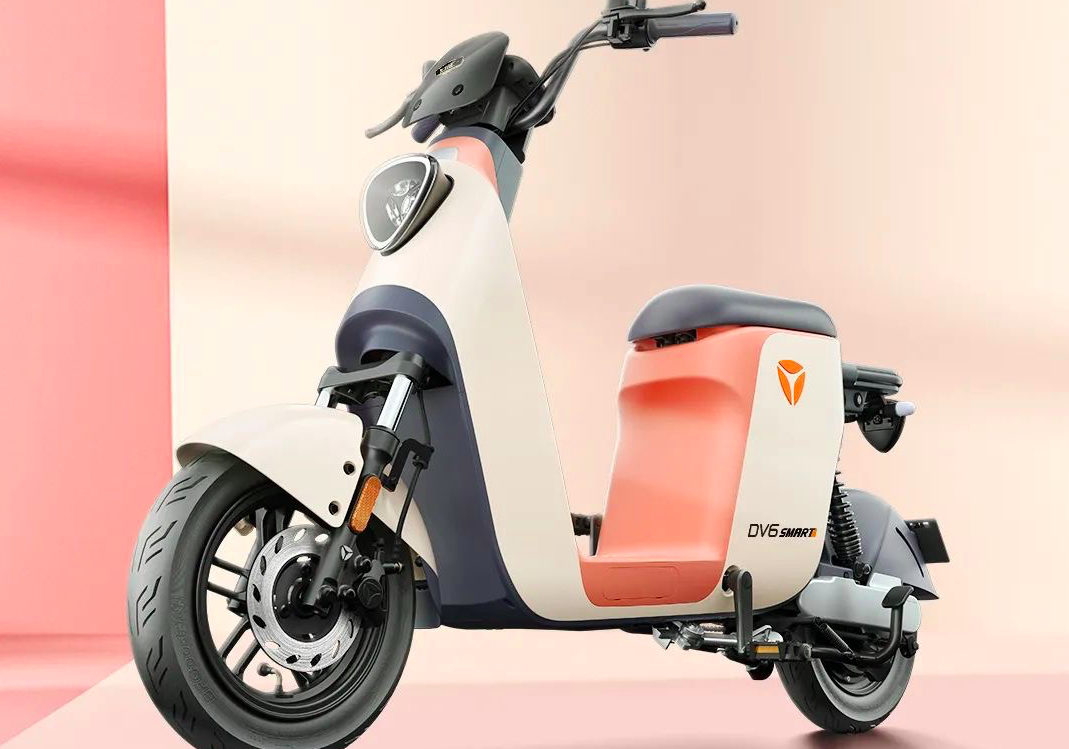 雅迪冠能二代dv6评测:搭载400w智感中置电机,续航可达100公里