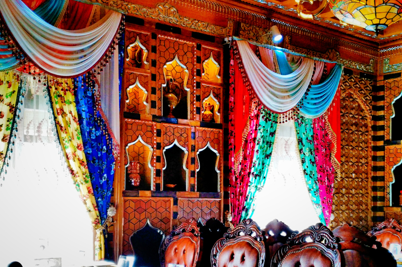 Travel Notes in Xinjiang: I was attending a Uzbek wedding, but I saw a luxury hotel in Kashgar