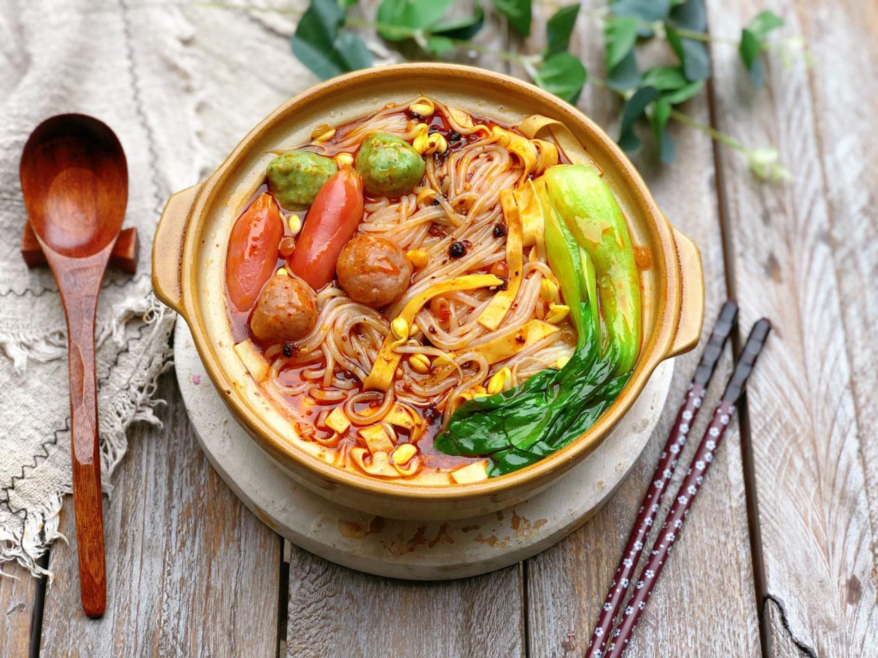 Casserole rice noodles can be done in 10 minutes, delicious and healthy, spicy and delicious than addictive