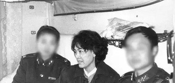 中俄列车被劫，请俄方黑帮出面，100人被捕，竟