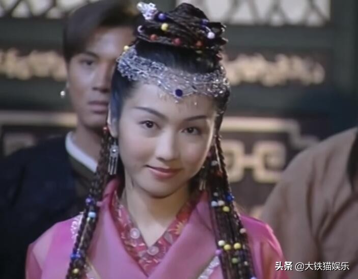 被造型师偏爱的“额饰”，某些剧女演员人均好