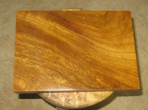 四川小伙在家找出一旧菜板，上百年未开裂，专