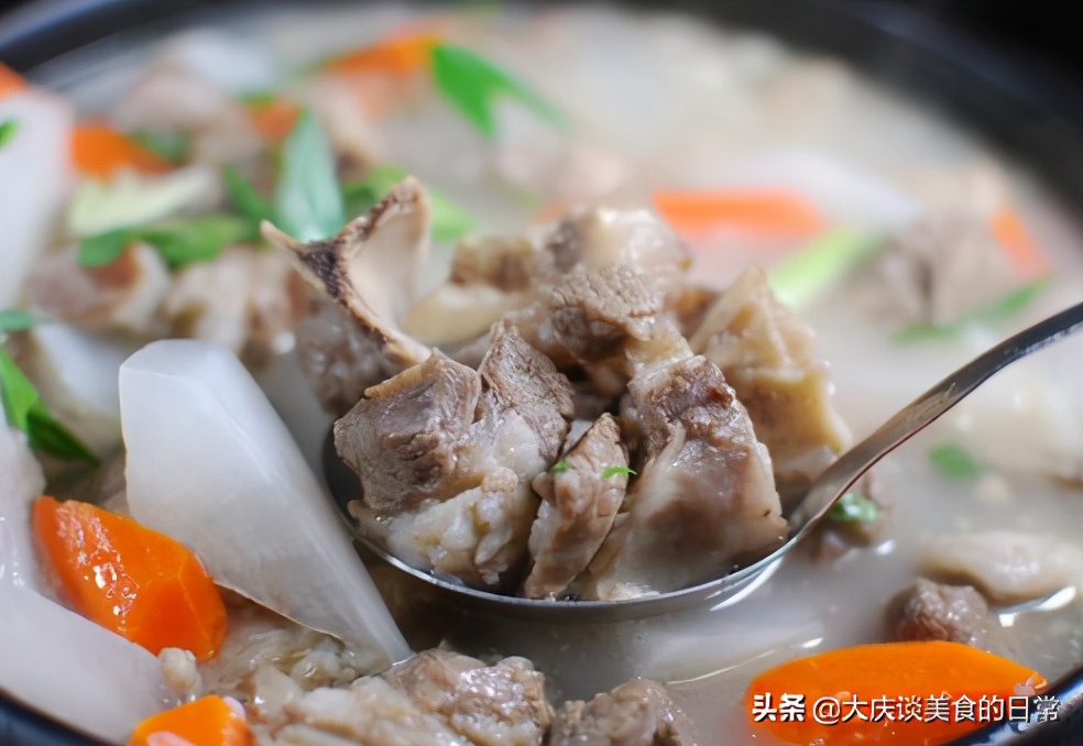 Drink more mutton soup in cold weather, don't stew it directly!  Teach you to do this, the soup is delicious and has no smell