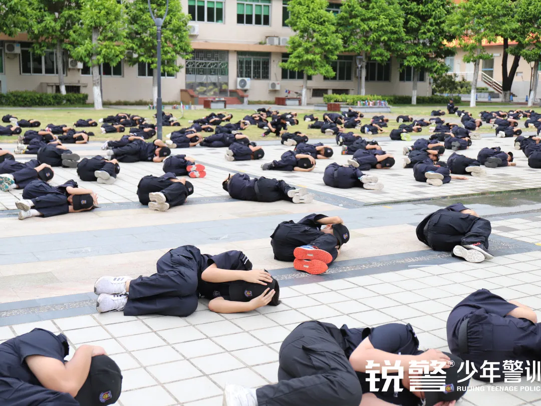 锐警少年警训夏令营：成长，就是不断突破自己