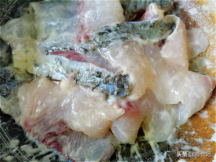 Make sauerkraut fish, the fish fillet will be broken after the pot?  Chef: One more step, the fish fillets won’t break for a long time and are more tender