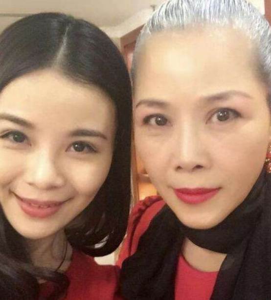 永远放不下的仇？起底“田震摔话筒事件”始末