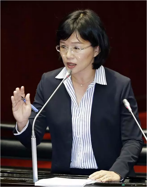 陳時中坦承疫苗取得有困難，蘇貞昌女兒罕見呼籲�勿逢中必反�