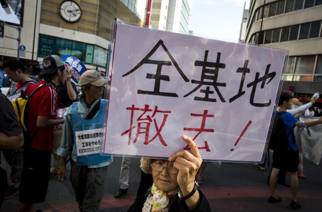 駐日美軍瀟灑撤離，卻給日本埋下�定時炸彈�，引發民眾集體抗議