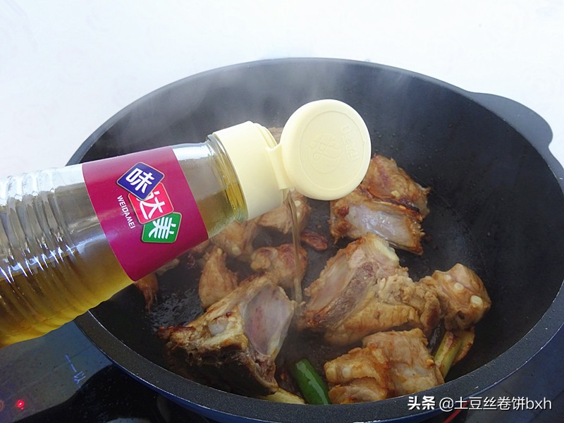 这个方法焖排骨，百吃不厌，不加一滴水，鲜香软烂又入味，特香