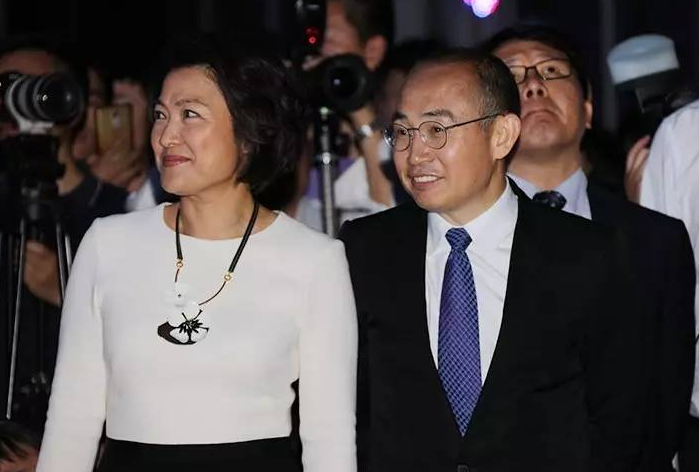 潘石屹在中国分文不捐，却为美国大学捐款6个亿，出事想要跑路？