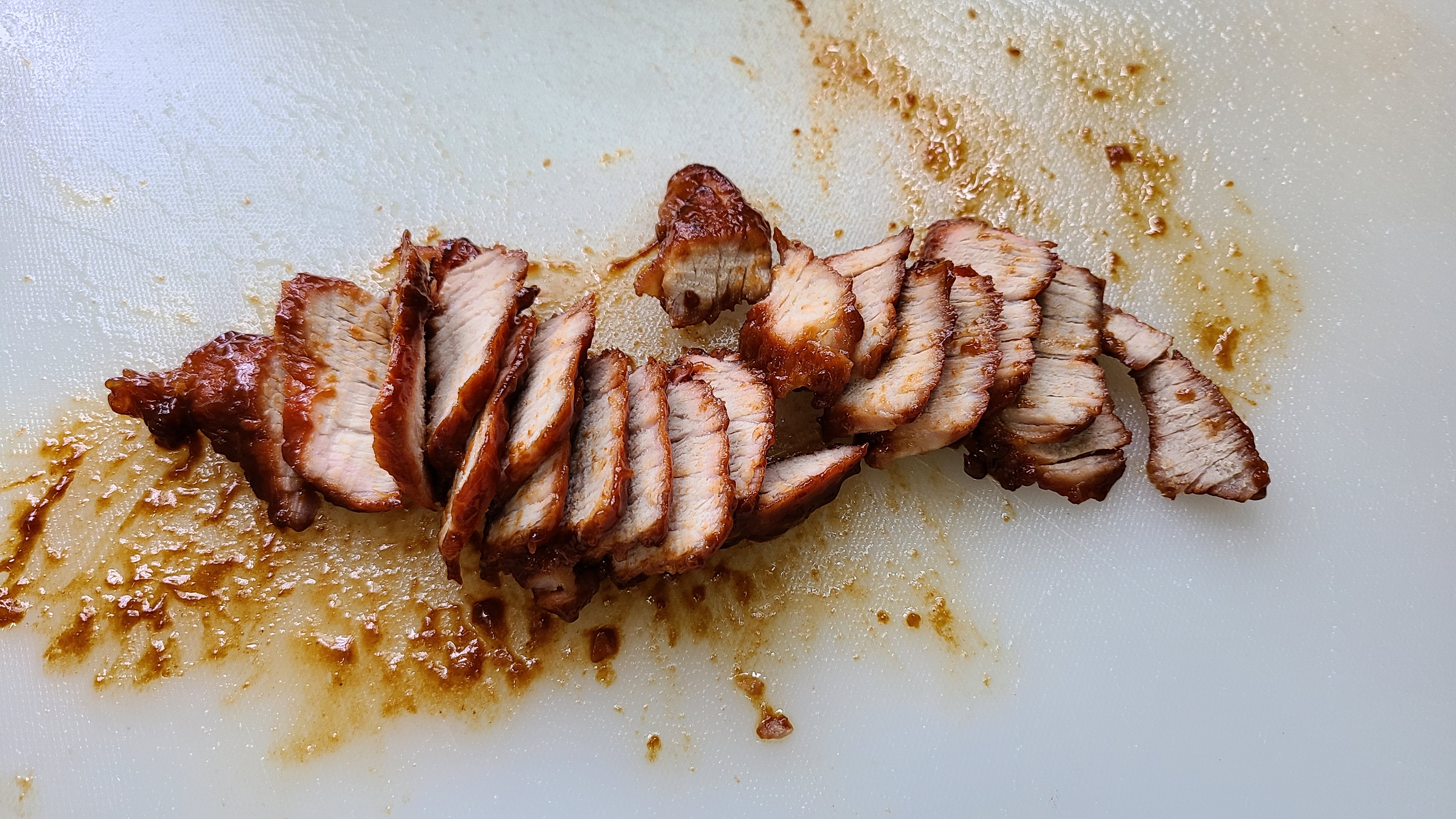 蜜汁叉烧，是广东很出名的一道菜，好吃又好看，太香了