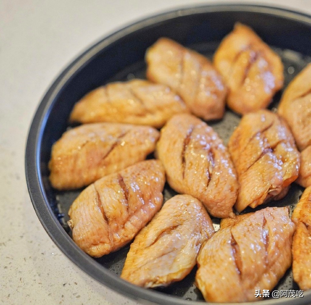 黄金香烤鸡翅，外酥里嫩，超好吃