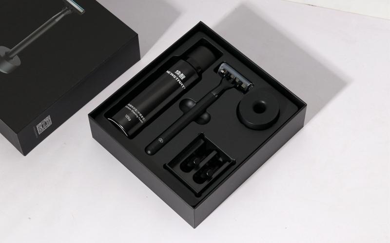 舒适、顺滑，拒绝做“渣男”焕醒手动剃须刀套装体验