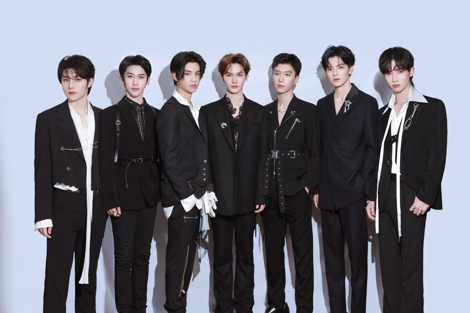 腥风血雨|浪姐成团后腥风血雨不断！孙坚为王霏霏鸣不平 嘉宾秒删发文争番位