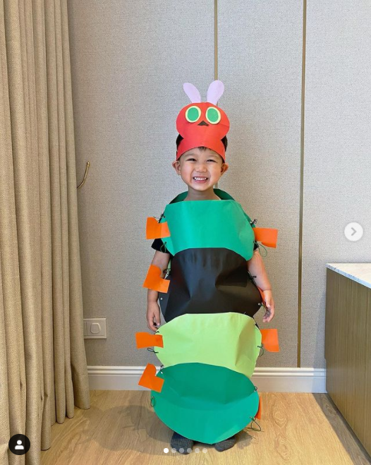 胡杏兒探班胡定欣馬國明，手撫超大孕肚母愛爆棚，孕晚期狀態超佳