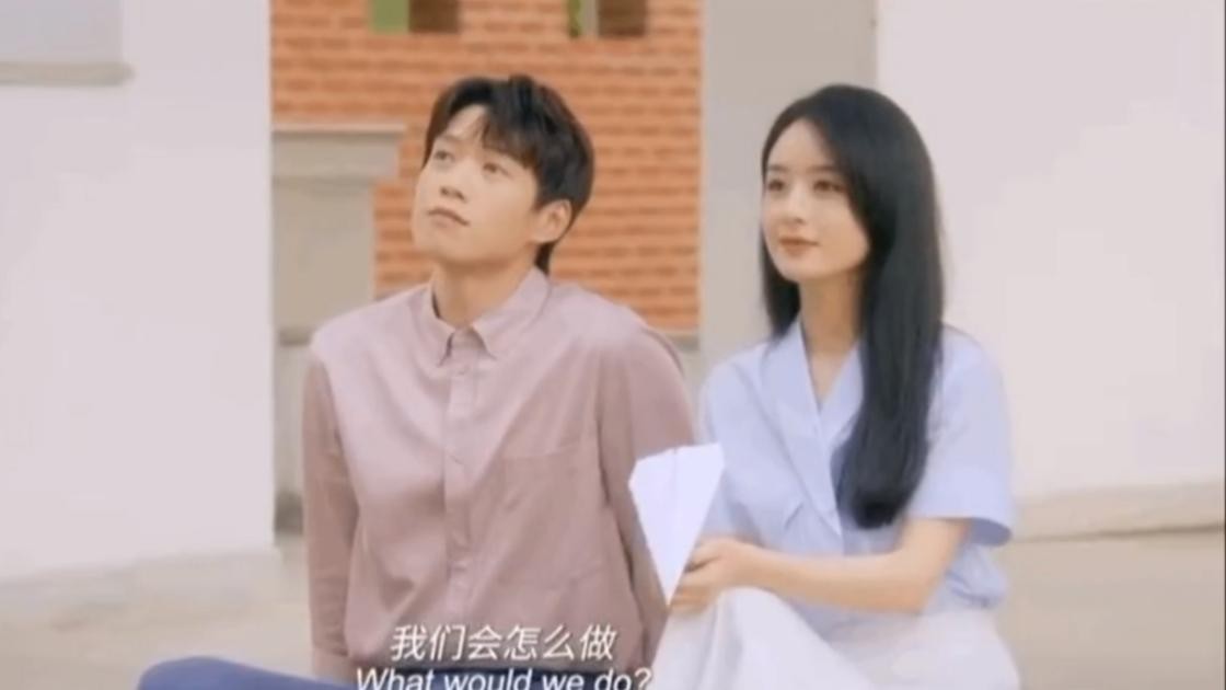 赵丽颖风波后首现身，从冯绍峰处接爱子出游，与其亲密互动显母爱