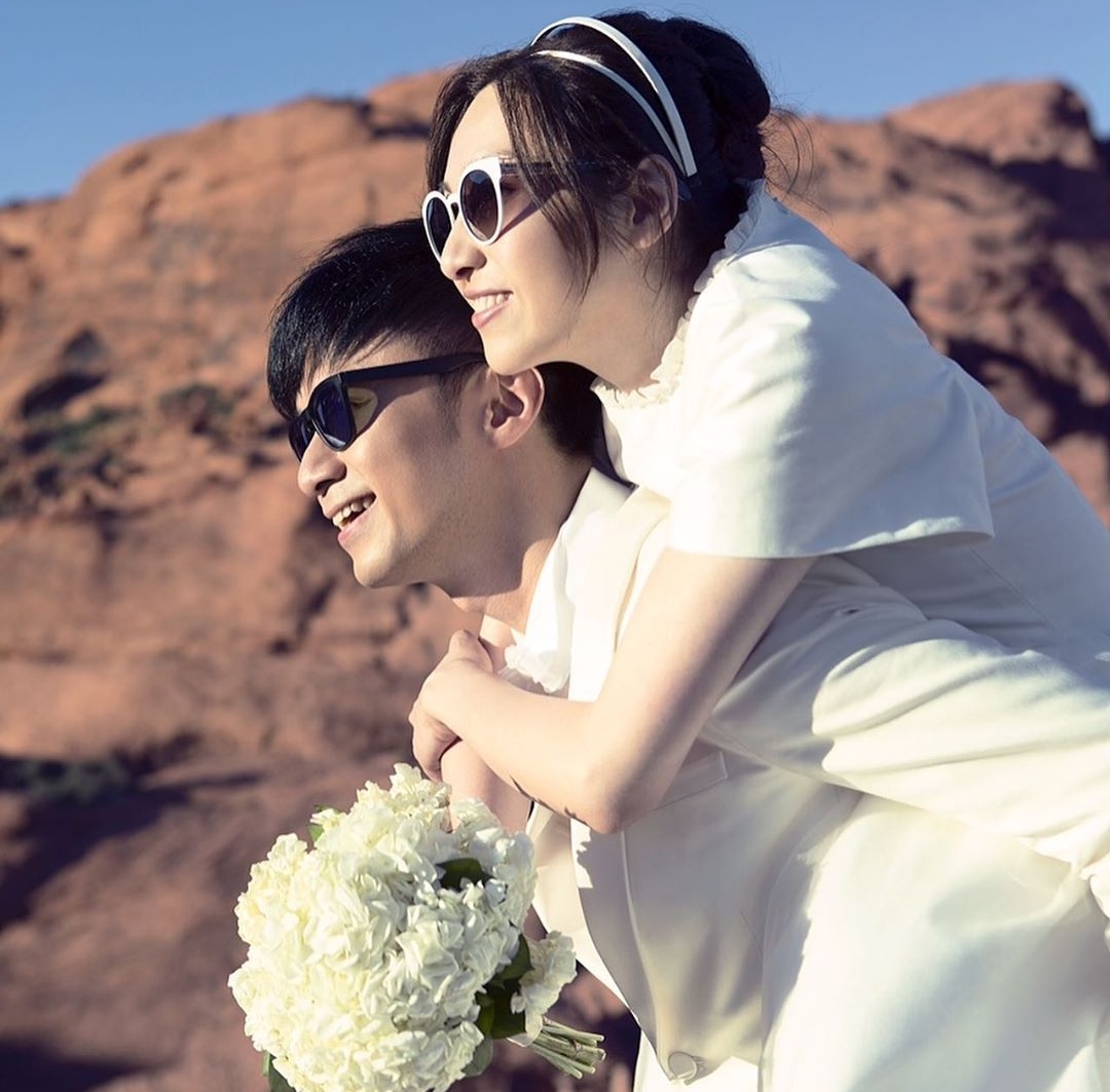 古巨基母親節曬全家福，將妻子摟在懷裡，不因兒子更愛媽媽而吃醋