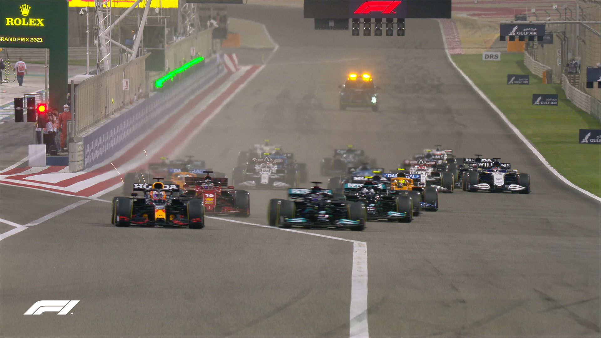 F1巴林站：汉密尔顿险胜维斯塔潘 奔驰F1终于寻到
