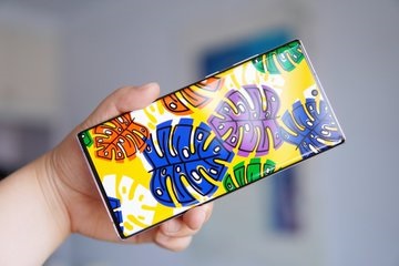 三星Galaxy Note 20 Ultra曝出：120Hz QHD单叶双曲面屏，外框非常的窄