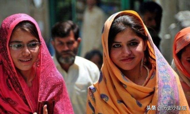 巴基斯坦姑娘来中国旅游，夸赞中国一切都先进