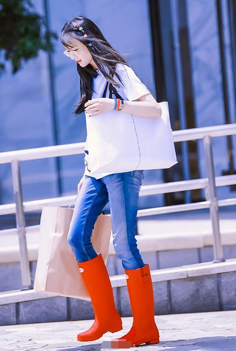 郑爽新造型谁见了都夸甜, 唯独脚上的这双鞋, 大