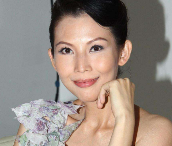 蔡少芬年轻时也是香港女神，秒杀现在圈中很多